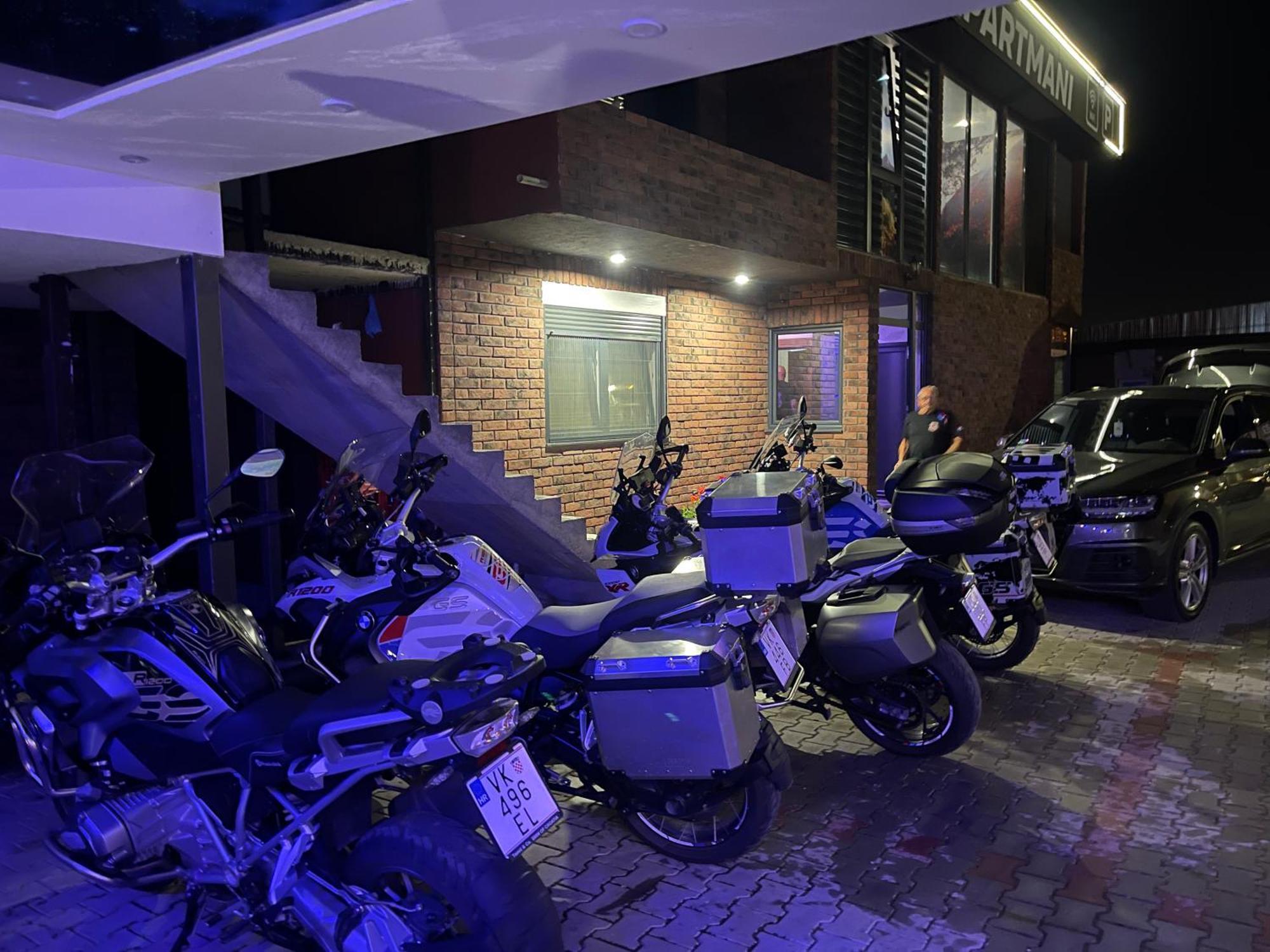 B H B Apartmani Novi Pazar Bagian luar foto